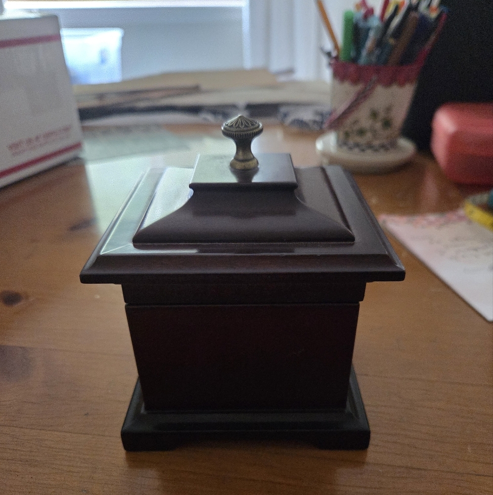 Bombay Company Mahogany Musical Ring Jewel Box